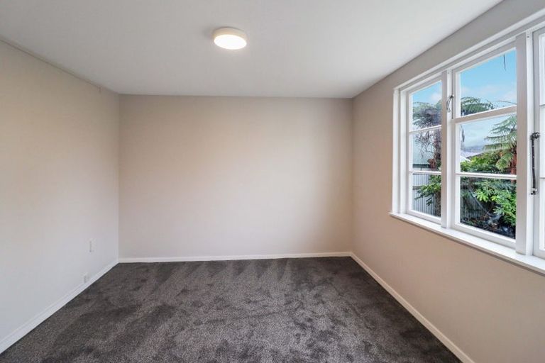 Photo of property in 2 Argyle Grove, Trentham, Upper Hutt, 5018