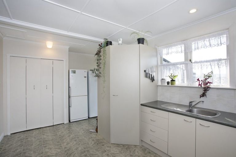 Photo of property in 25 Ngahina Street, Marton, 4710