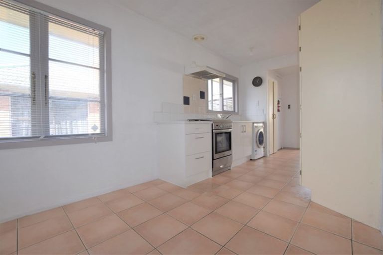 Photo of property in 6 Strid Road, Te Atatu South, Auckland, 0610