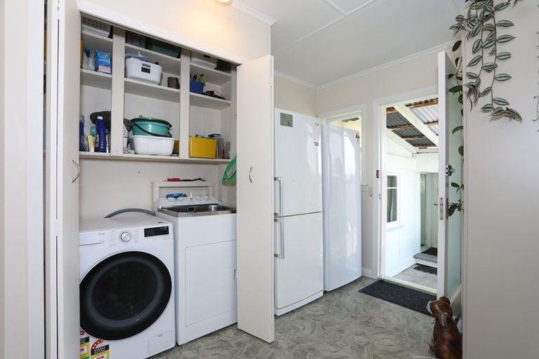 Photo of property in 25 Ngahina Street, Marton, 4710