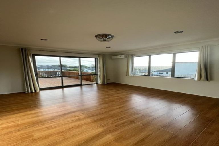 Photo of property in 10 Bridget Court, Red Beach, 0932