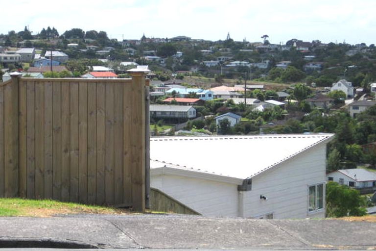 Photo of property in 66 Target Road, Totara Vale, Auckland, 0629