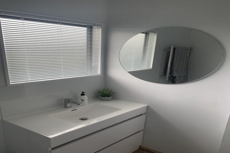 Photo of property in 5 Frosses Place, Massey, Auckland, 0614