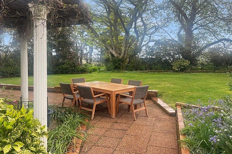 Photo of property in 86 Tawa Road, Kumeu, 0891