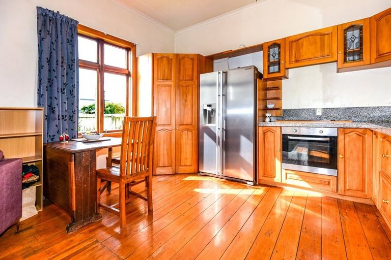Photo of property in 96 Somerfield Street, Somerfield, Christchurch, 8024