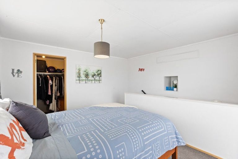 Photo of property in 11 Perrin Place, Kelvin Grove, Palmerston North, 4414