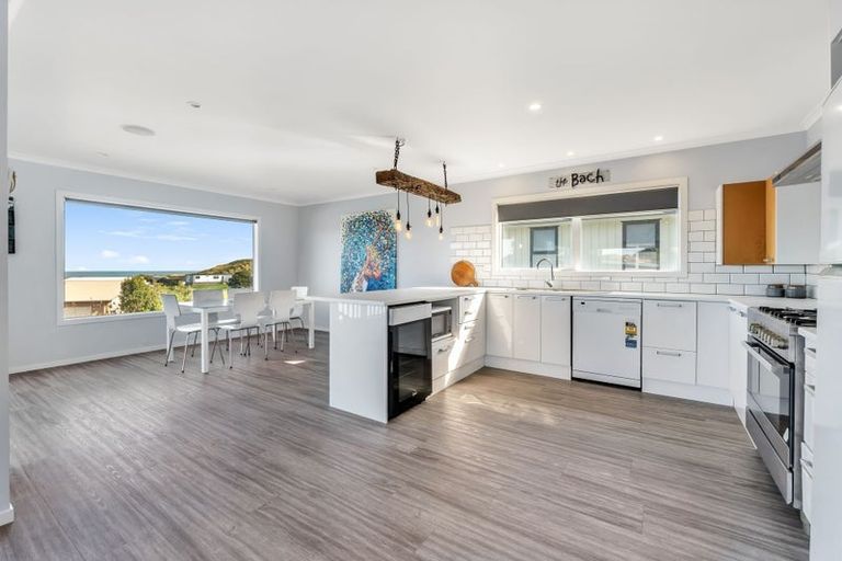 Photo of property in 4 Tua Tua Place, Baylys Beach, 0377