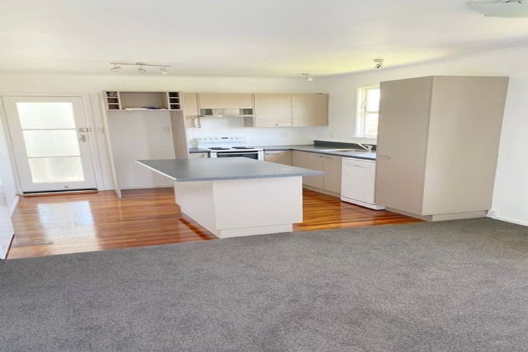 Photo of property in 43 Lynda Avenue, Paparangi, Wellington, 6037