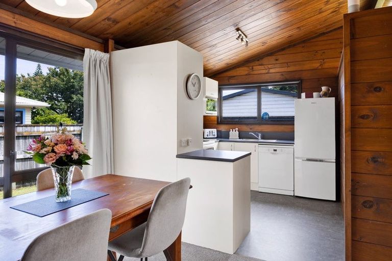 Photo of property in 23 Rospeath Crescent, Spotswood, New Plymouth, 4310