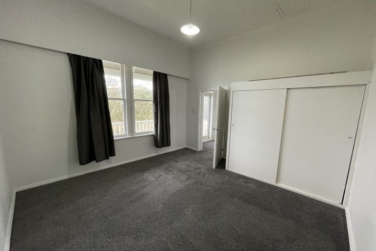 Photo of property in 98 Rolleston Street, Mount Cook, Wellington, 6021