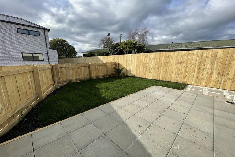 Photo of property in 1/12 Enderby Drive, Te Atatu Peninsula, Auckland, 0610