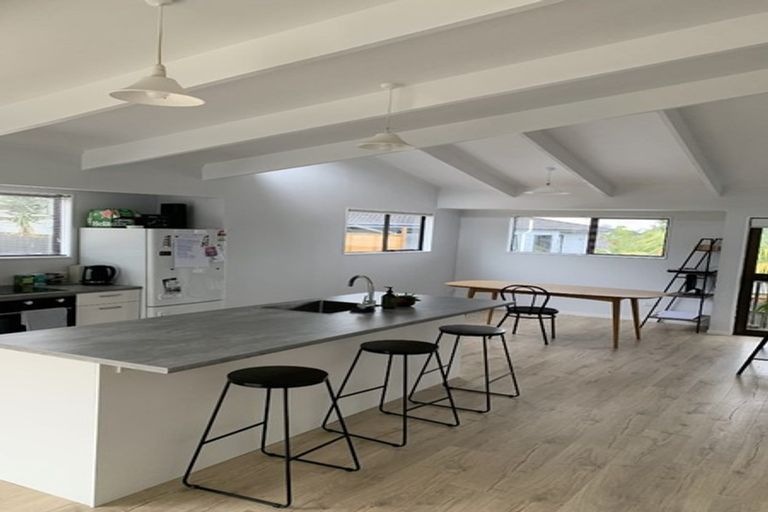 Photo of property in 5 Frosses Place, Massey, Auckland, 0614