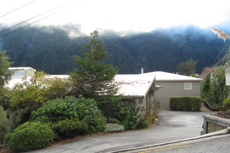 Photo of property in 69 Hallenstein Street, Queenstown, 9300