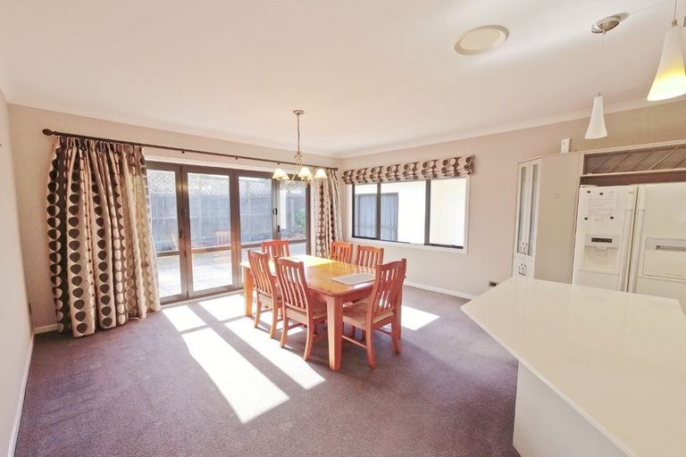 Photo of property in 30 Sandwich Road, St Andrews, Hamilton, 3200