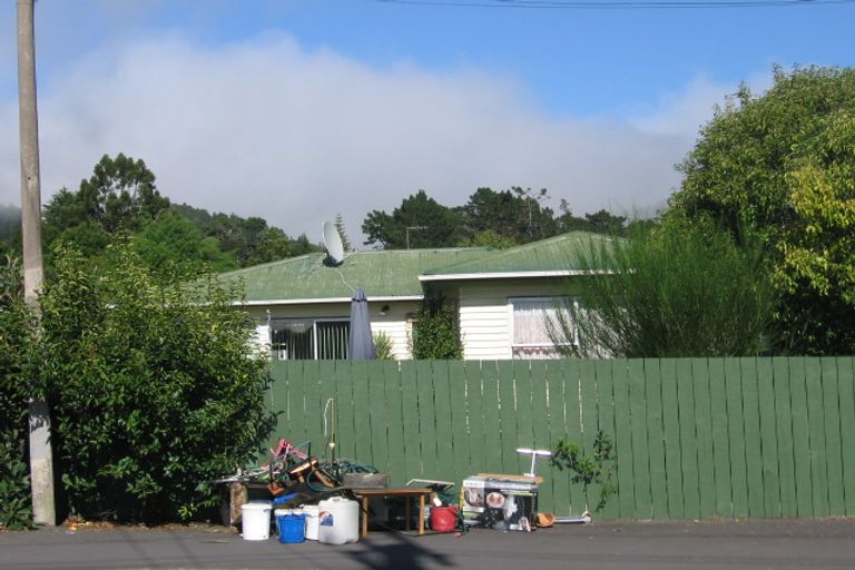 Photo of property in 4 Kaurilands Road, Titirangi, Auckland, 0604