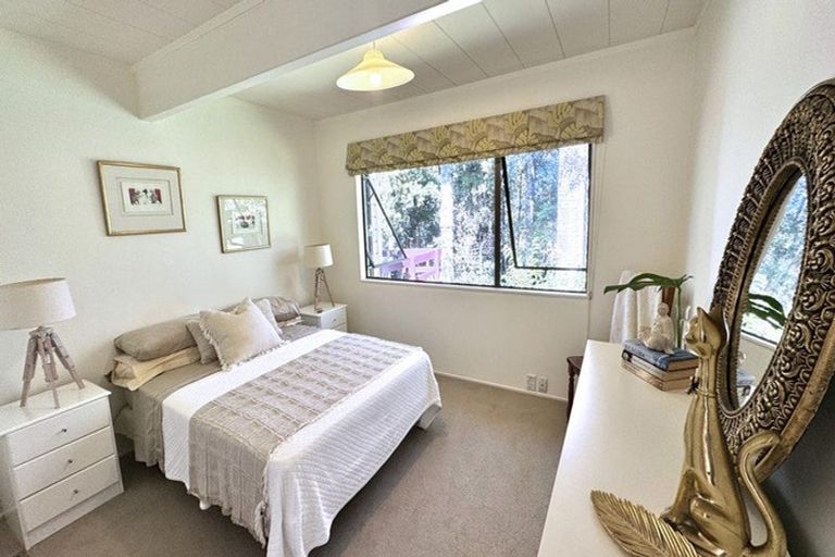 Photo of property in 11 Fitzpatrick Place, Chatswood, Auckland, 0626