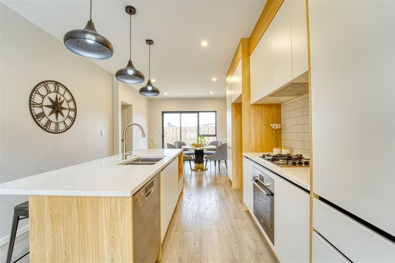 Photo of property in 4 Lawson Creek Street, Massey, Auckland, 0614