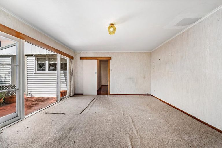 Photo of property in 38 Toru Street, Te Atatu Peninsula, Auckland, 0610