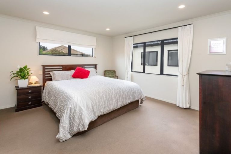 Photo of property in 3 Carousel Crescent, East Tamaki Heights, Auckland, 2016