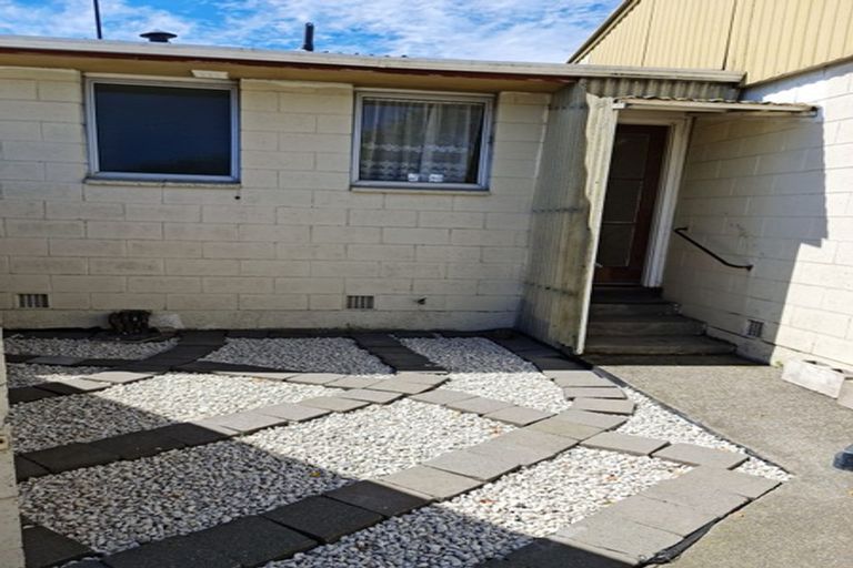 Photo of property in 2/72 Springs Road, Hornby, Christchurch, 8042