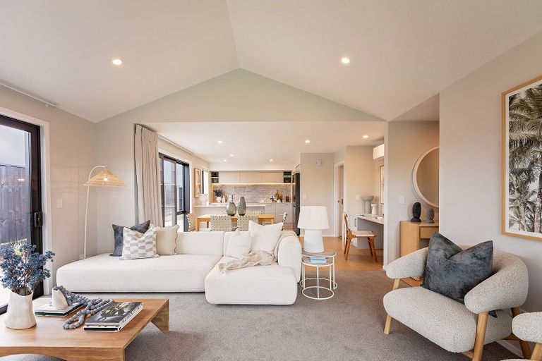 Photo of property in 1 Metoriti Crescent, Karaka, 2124