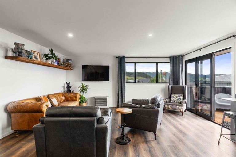 Photo of property in 5 Manatu Close, Whangamata, 3691