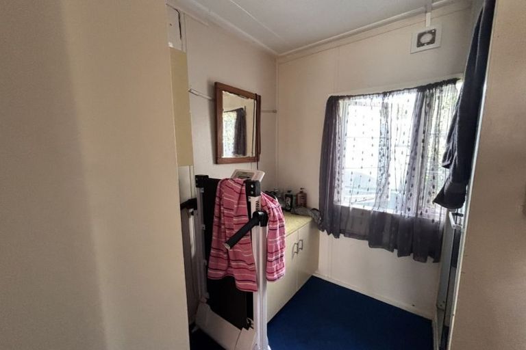 Photo of property in 1/869 East Coast Road, Northcross, Auckland, 0632