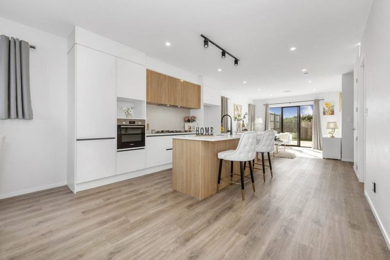 Photo of property in 8 Frontier Lane, Flat Bush, Auckland, 2019