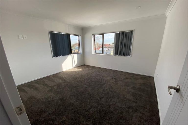 Photo of property in 9 Nagra Lane, Papakura, 2110