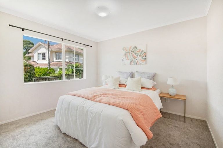 Photo of property in 28 Tyburn Lane, Unsworth Heights, Auckland, 0632