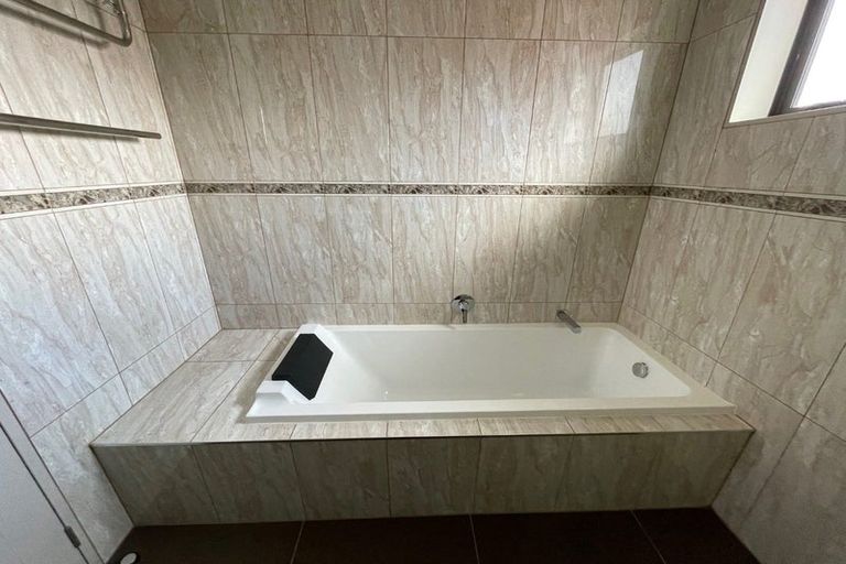 Photo of property in 8a Tawa Crescent, Manurewa, Auckland, 2102