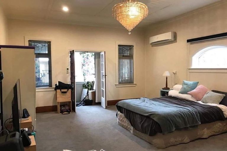 Photo of property in 98 Endeavour Street, Lyall Bay, Wellington, 6022