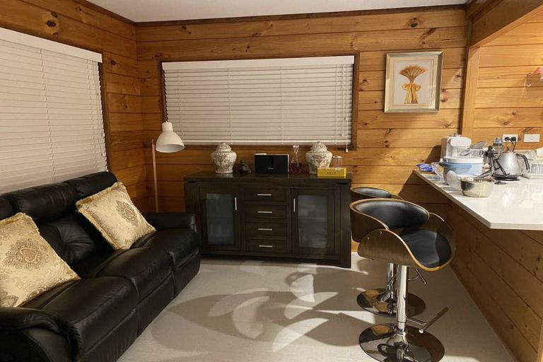 Photo of property in 12 Rifleman Rise, Unsworth Heights, Auckland, 0632