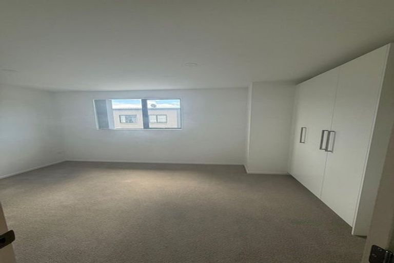 Photo of property in 9b Poruru Close, Papakura, 2110