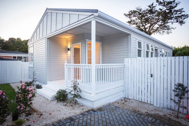 Photo of property in 26b Clinton Avenue, Te Atatu Peninsula, Auckland, 0610