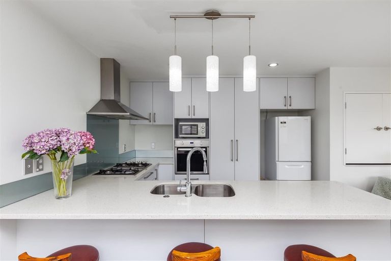 Photo of property in 92 Kaipatiki Road, Glenfield, Auckland, 0629