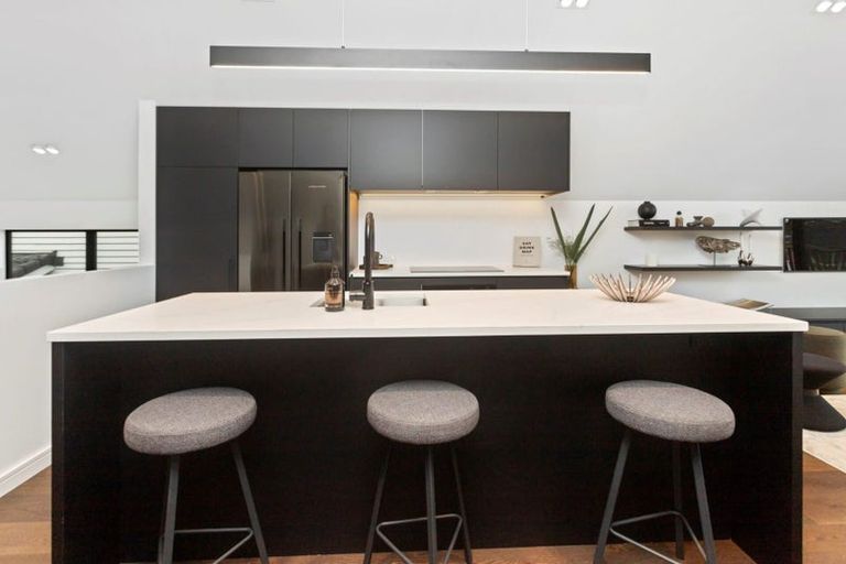 Photo of property in 1b Creamer Avenue, Belmont, Auckland, 0622
