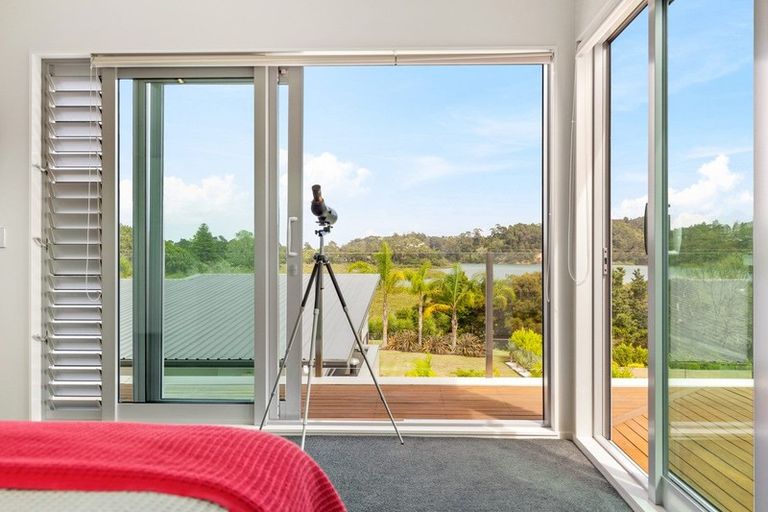 Photo of property in 8 Kerema Way, Schnapper Rock, Auckland, 0632