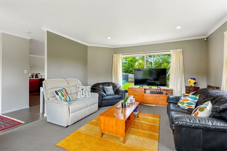 Photo of property in 1 Fleetwood Drive, Henderson, Auckland, 0612
