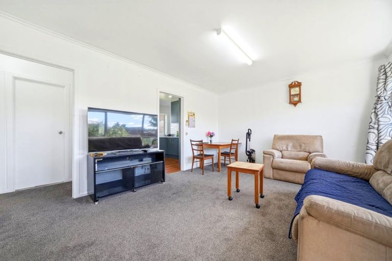 Photo of property in 2/270 East Coast Road, Forrest Hill, Auckland, 0620