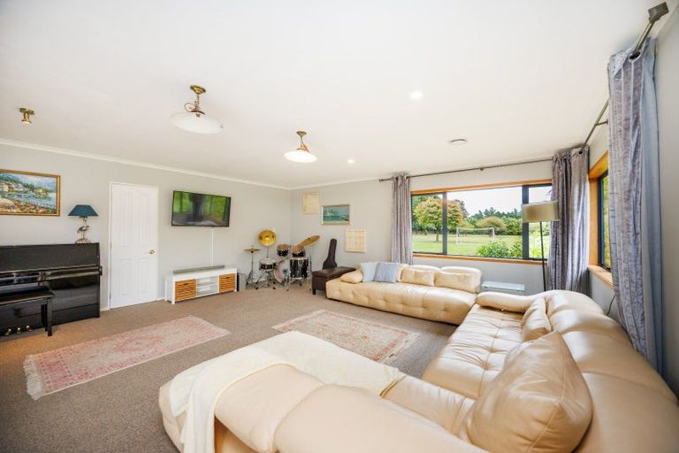 Photo of property in 46 Turitea Road, Fitzherbert, Palmerston North, 4472