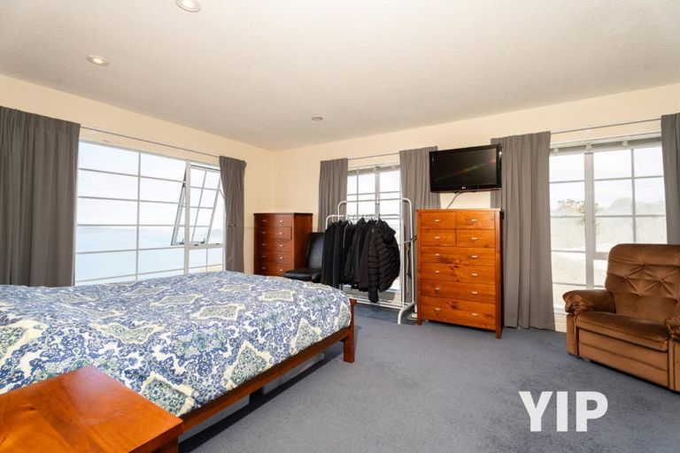 Photo of property in 4a Sunhaven Drive, Newlands, Wellington, 6037