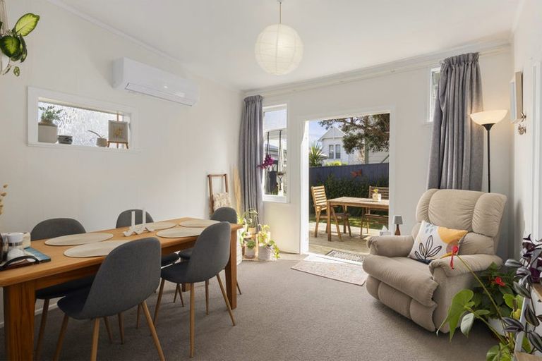 Photo of property in 18 Porritt Avenue, Mount Victoria, Wellington, 6011