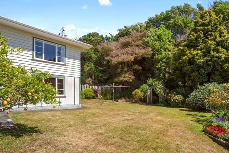 Photo of property in 52 Chester Road, Tawa, Wellington, 5028