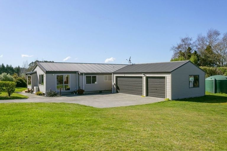 Photo of property in 18 Glen Mohr, Acacia Bay, Taupo, 3385