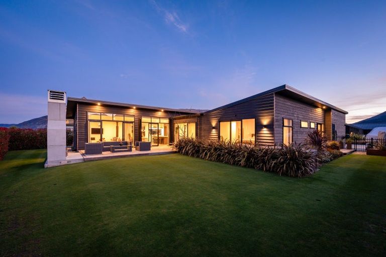 Photo of property in 5 Mcdonald Street, Wanaka, 9305