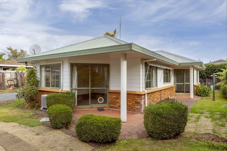 Photo of property in 8 Kathleen Place, Rainbow Point, Taupo, 3330