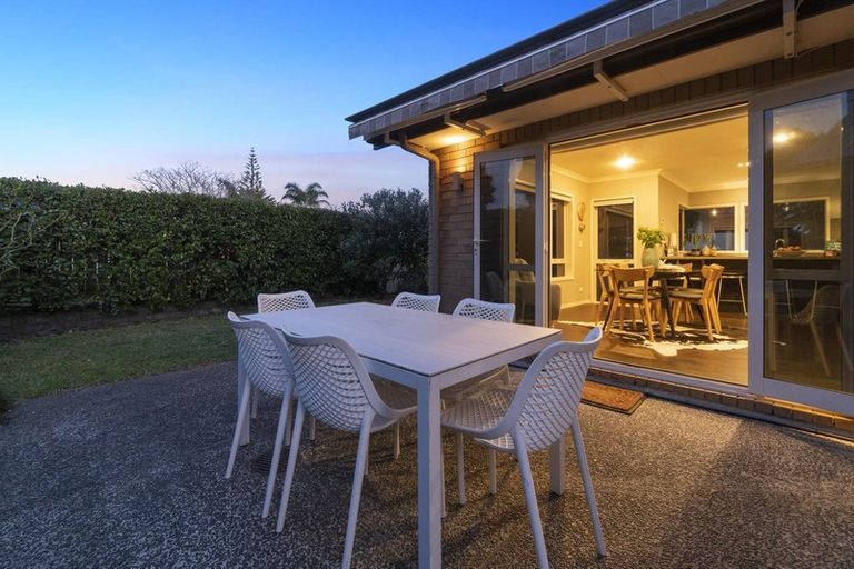 Photo of property in 17 Spinnaker Drive, Te Atatu Peninsula, Auckland, 0610