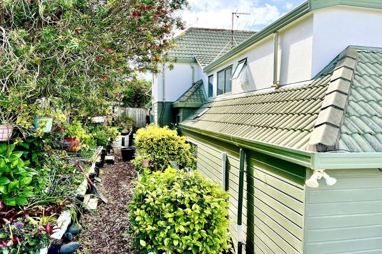 Photo of property in 1/3 Pelican Lane, Unsworth Heights, Auckland, 0632