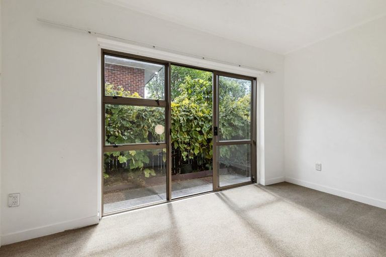 Photo of property in 16 Sydney Street, Hauraki, Auckland, 0622